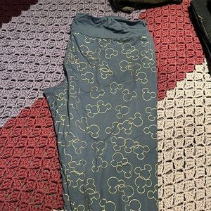 Disney leggings with gold mickeys size 2X